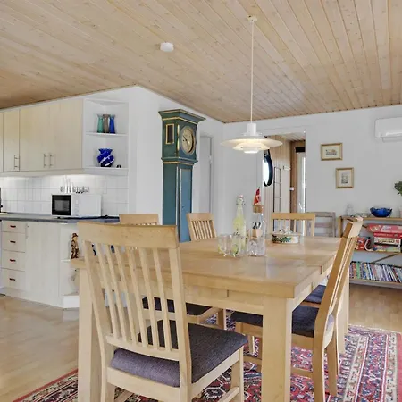 Holiday home Yorick - 1km From The Sea In Ne Jutland By Interhome Hals
