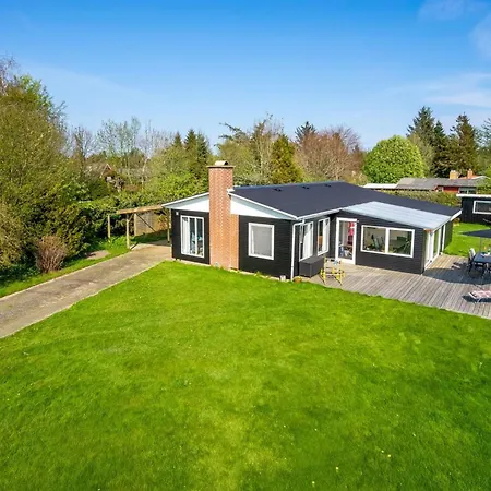 Holiday home Yorick - 1km From The Sea In Ne Jutland By Interhome *